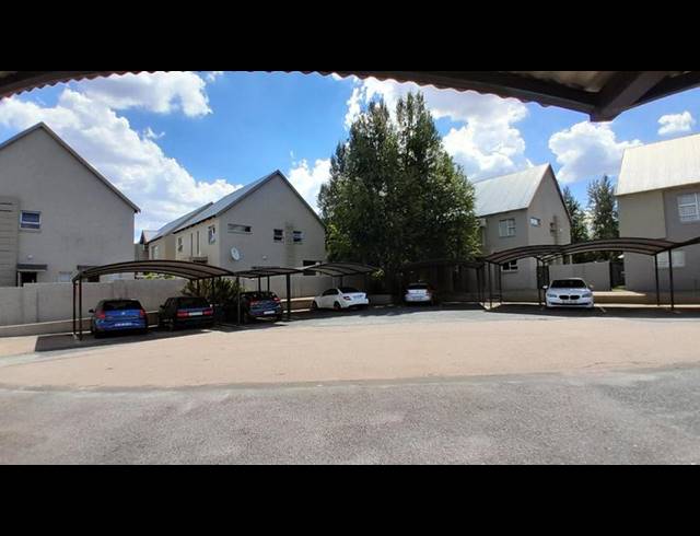 3 BEDROOM TOWNHOUSE FOR SALE IN ELDO LAKES ESTATE